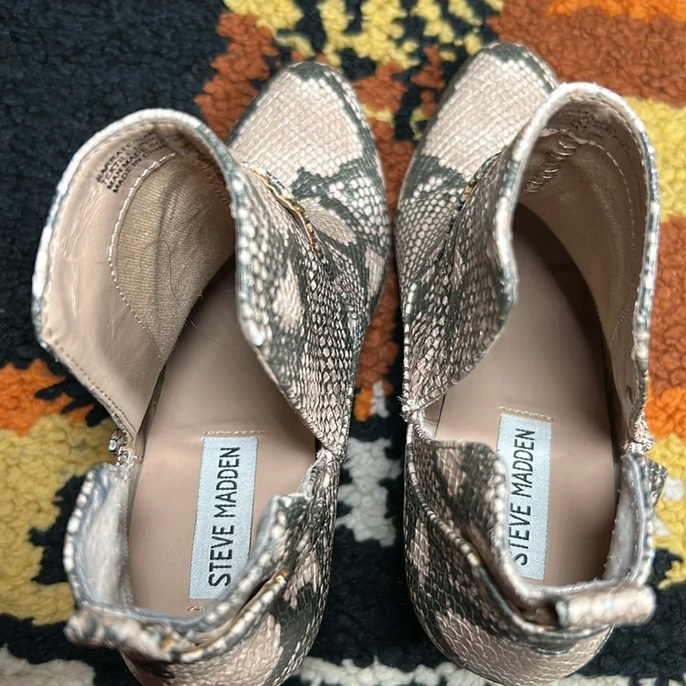 Forrest, STEVE MADDEN, snake bootie!!